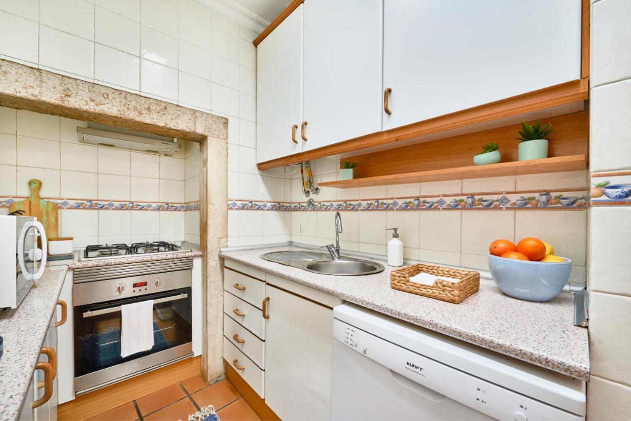 Spacious Bairro Alto Apartment With Courtyard, By Timecooler Лиссабон Экстерьер фото