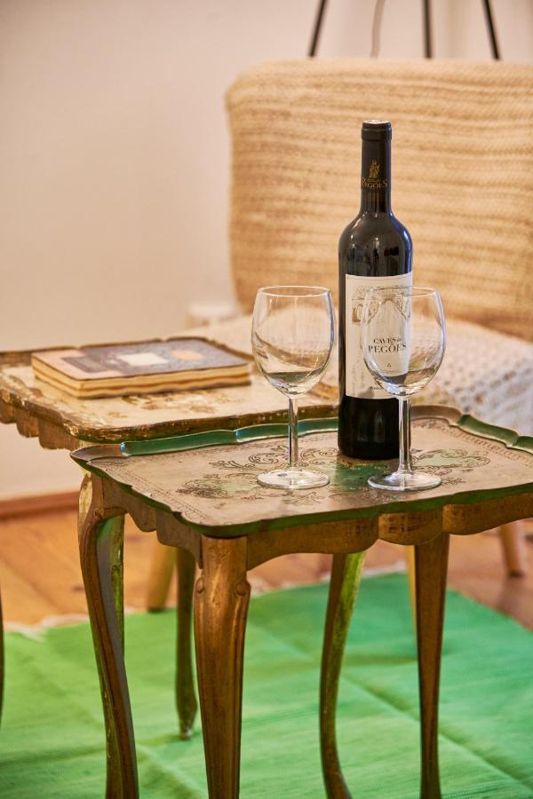 Spacious Bairro Alto Apartment With Courtyard, By Timecooler Лиссабон Экстерьер фото